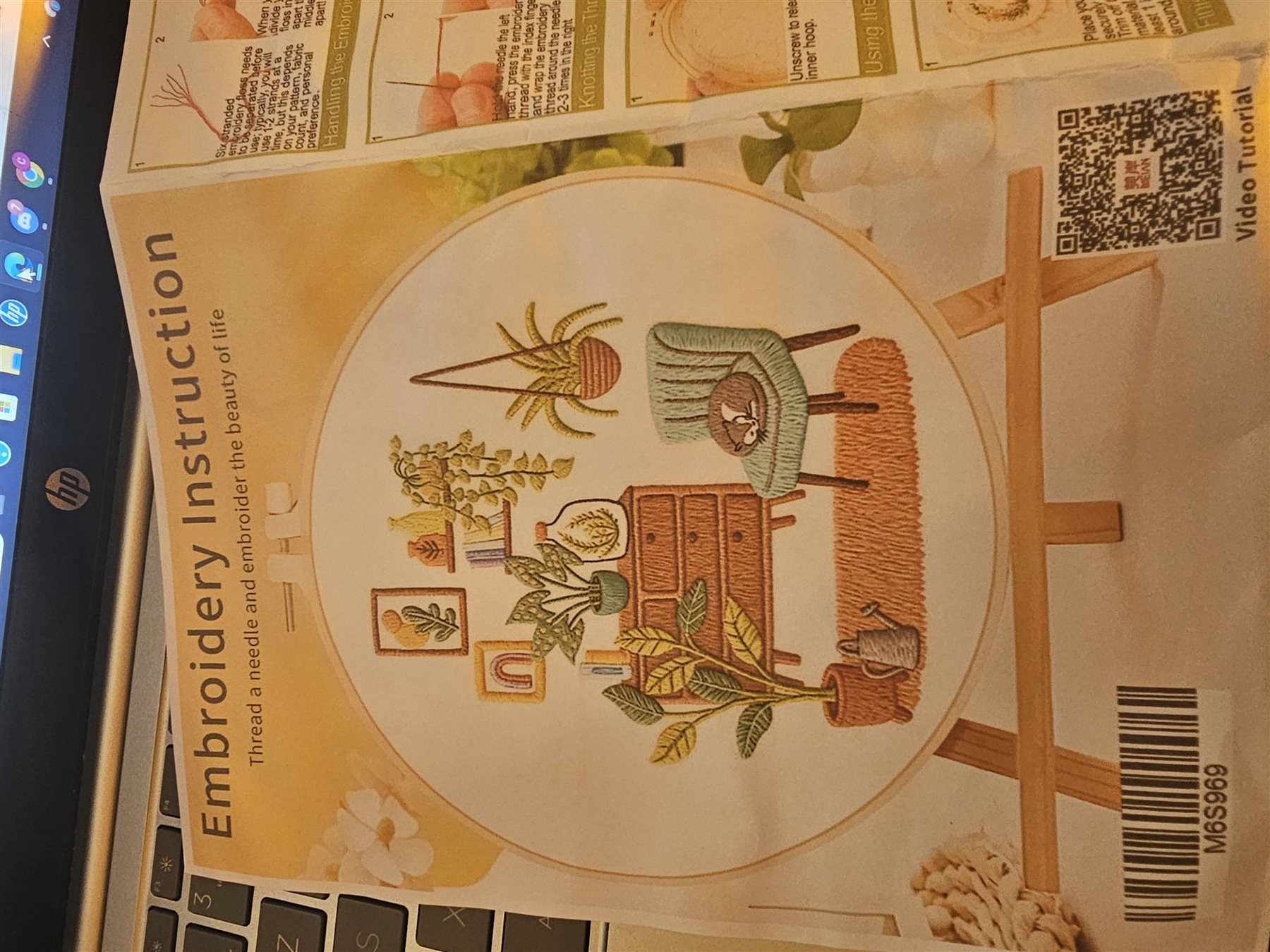 Kit broderie — Intérieur végétal et chat endormi