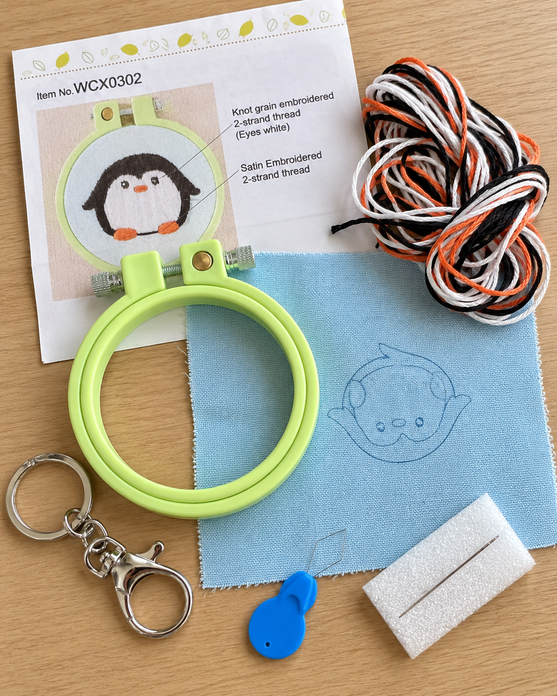 Kit porte-clés à broder — Petit pingouin